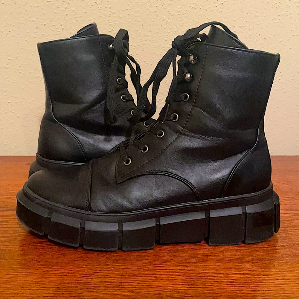 Very stylish lace up combat boots made by nasty gal!